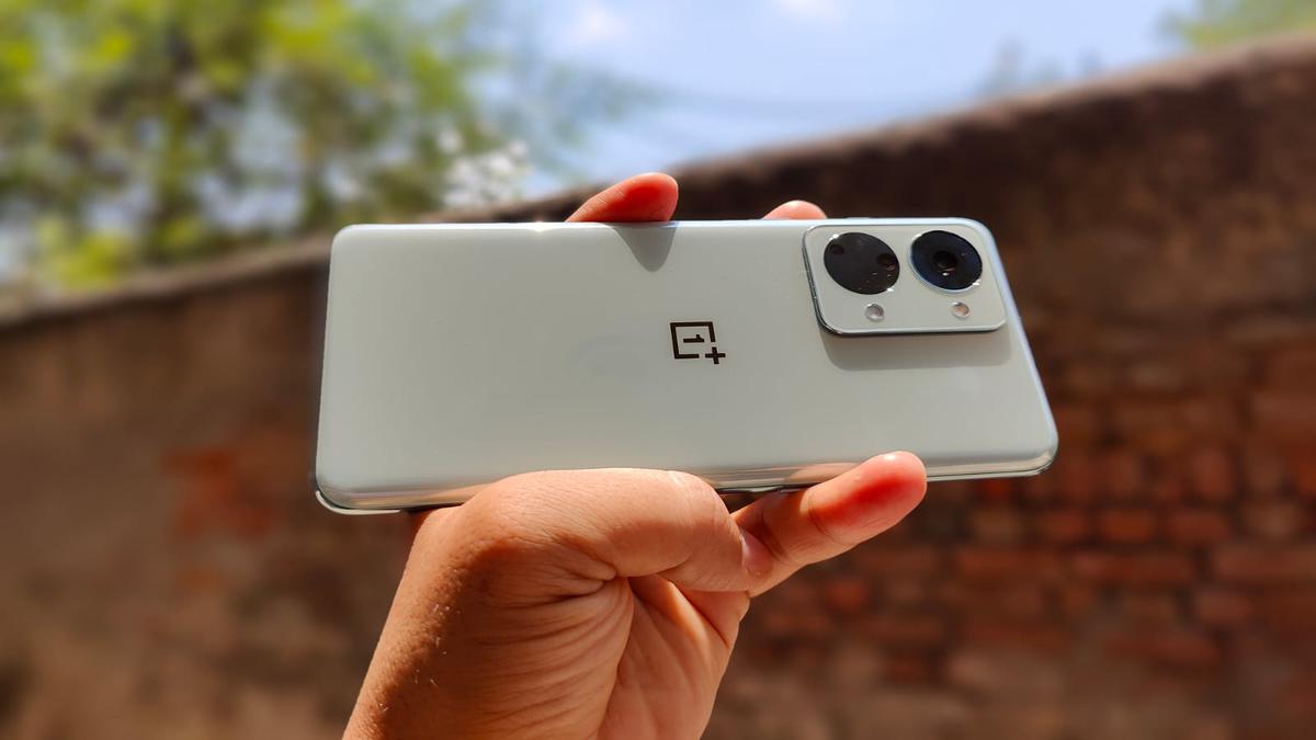 OnePlus Nord 2T Review: A Premium Mid-ranger With Familiar Aesthetics ...